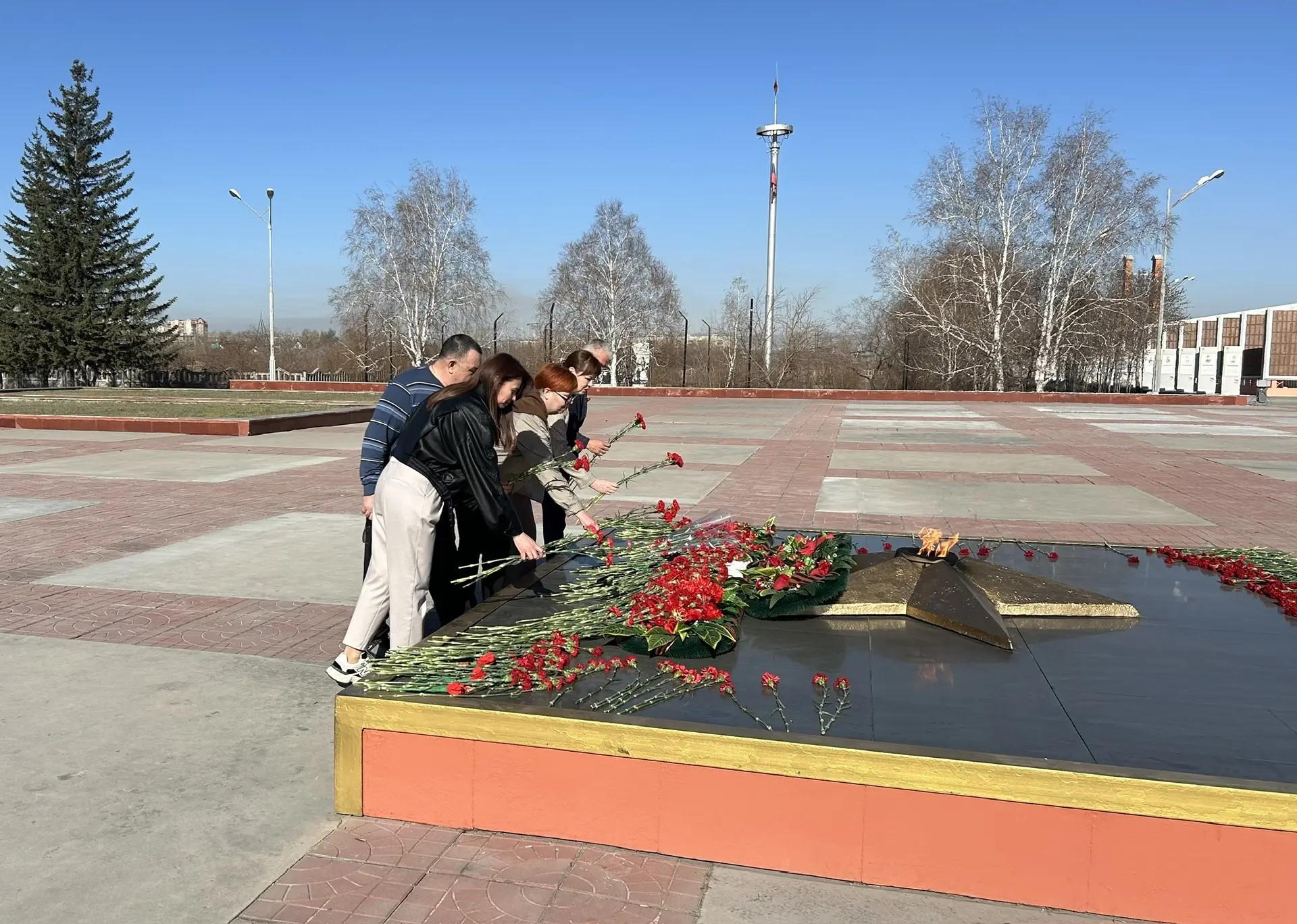 …«Это нужно не мертвым! Это надо живым!»